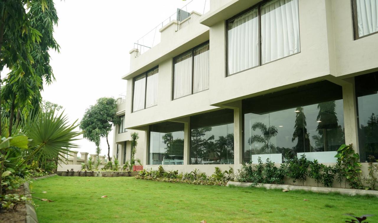 Nest Beacon Resort Daman Exterior foto